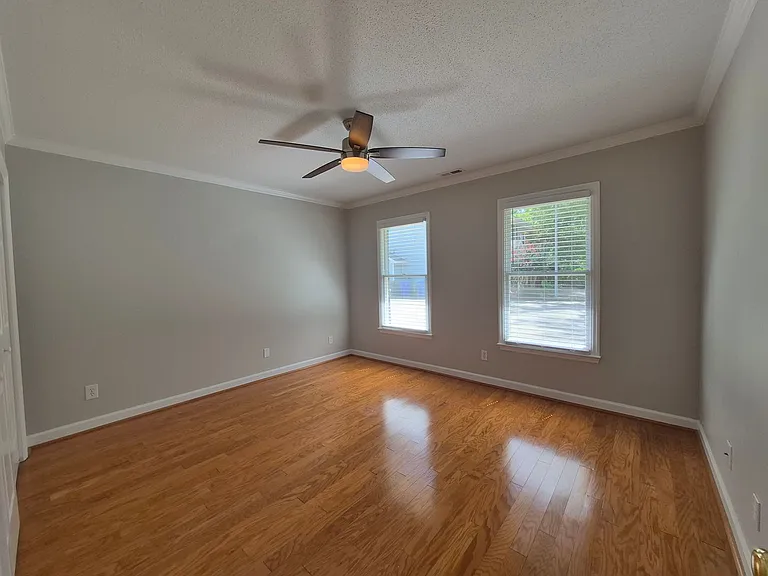 415 Park Ave #100 — Photo 15