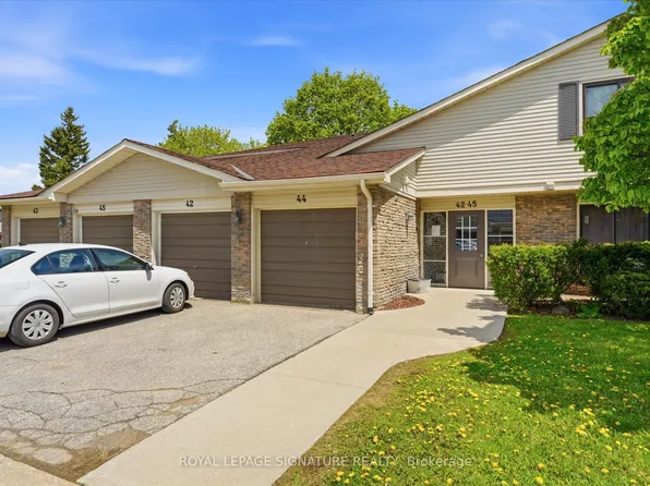 2701 Aquitaine Ave #42, Mississauga, ON L5N 2H7