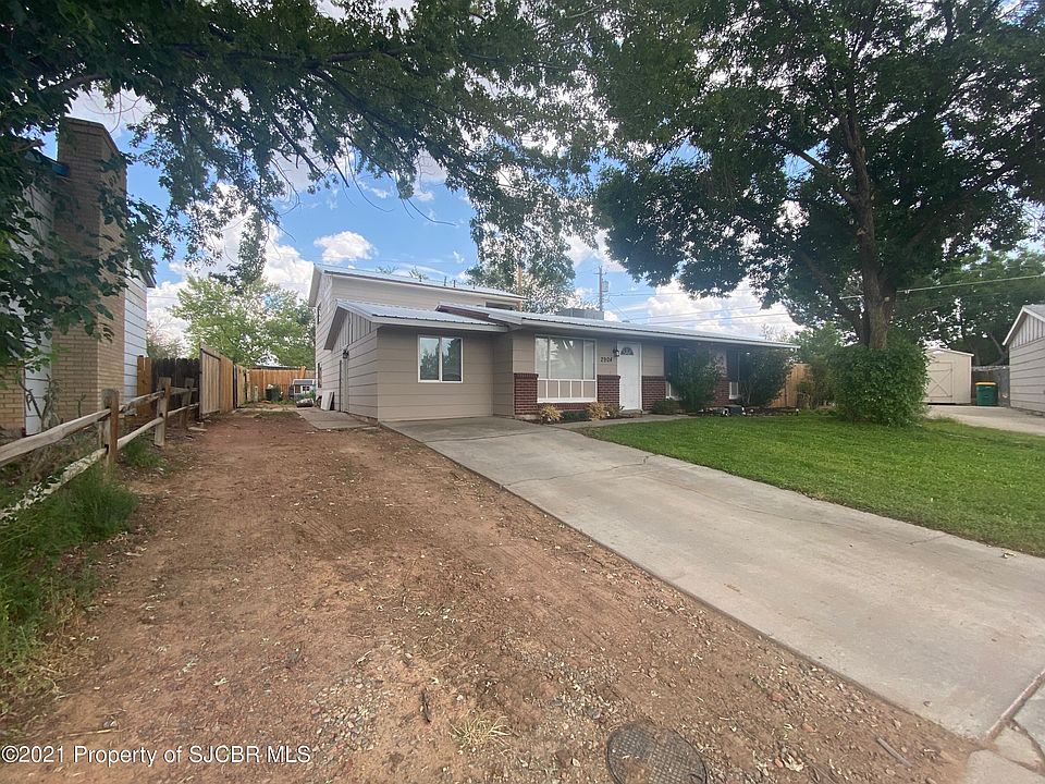2nd image of 2904 E 30th Pl