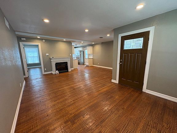 5th image of 1414 W Lovers Ln