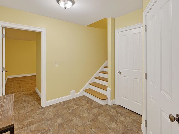 4th image of 92 Riverwalk Way