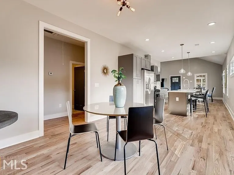 1253 Princess Ave SW — Photo 12