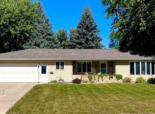 450 8th St NE, Sioux Center, IA 51250