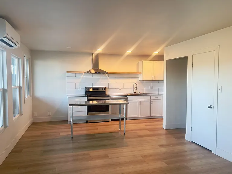 1055 Gilbert St — Photo 2