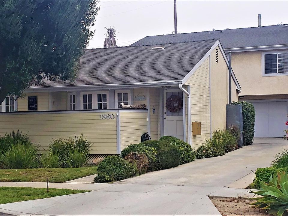 Front of the Property. This apartment is the upstairs window. (Sorry, NO garage)