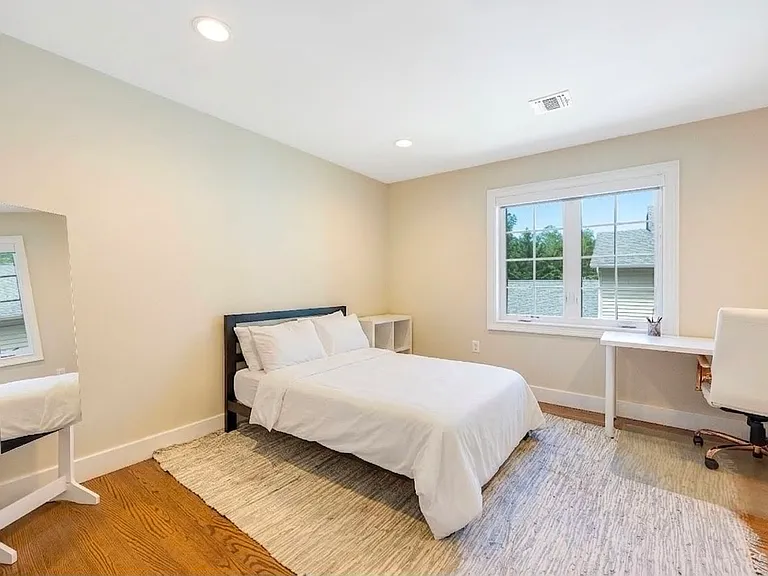 70 Columbus Dr — Photo 10
