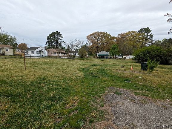 4th image of 25620 Nottoway Ave
