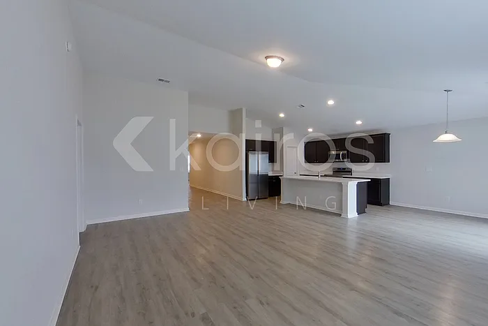 3 bed, 2.0 bath, 1733 sqft, $1,995 — Photo 3