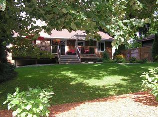 10561 Lake Fall Dr, Eden Prairie, MN 55347