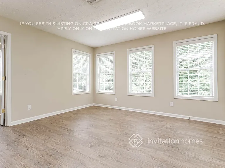 6658 Point Of Woods Dr — Photo 8