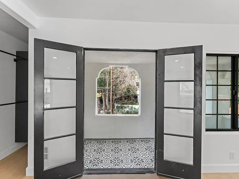 1800 Benedict Canyon Dr — Photo 23