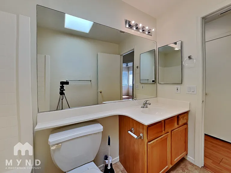 10524 W Almeria Rd — Photo 24