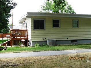 617 S Prairie Ave, Miles City, MT 59301
