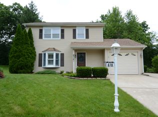 676 Raintree Ct, Carol Stream, IL 60188