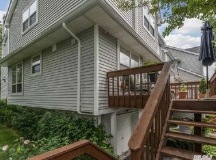31 Leeward Ln, Port Jefferson, NY 11777