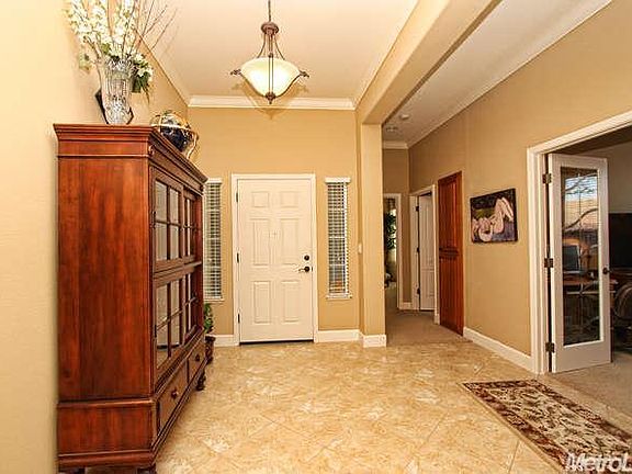 5th image of 803 Michael Point Ct