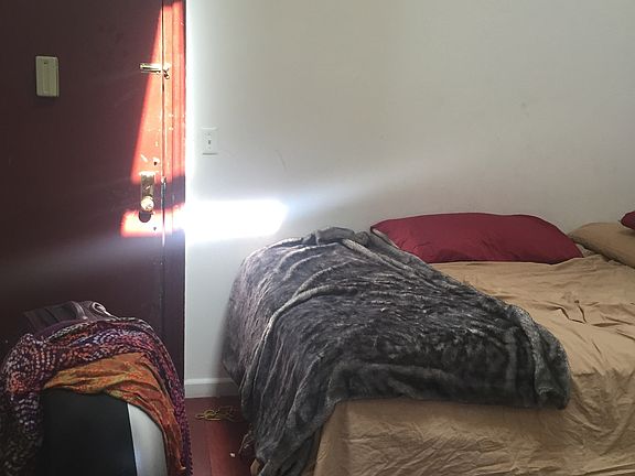 2nd image of 222 Montrose Ave #3RDST