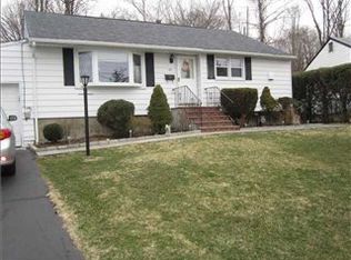 43 Barnes Dr, Garnerville, NY 10923