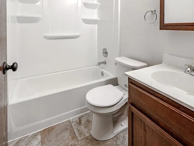 Driftwood Apartments — Photo 8