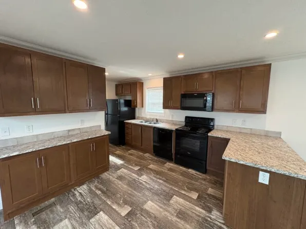 17311 E Us Highway 40 Unit G16, Independence, MO 64055