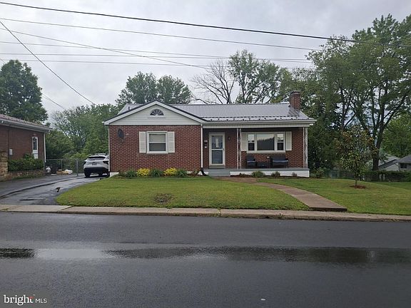 5th image of 40 Memorial Ave