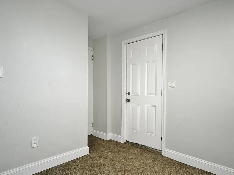 1103 Crosby St #1 — Photo 19