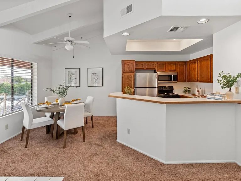 1017 E Maryland Ave #213 — Photo 6