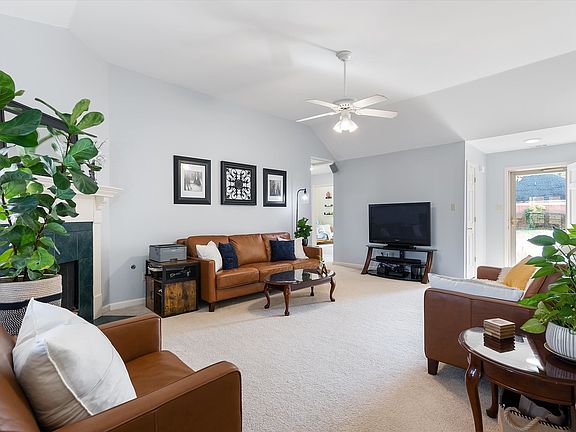 5th image of 3184 Garrison Park Cir