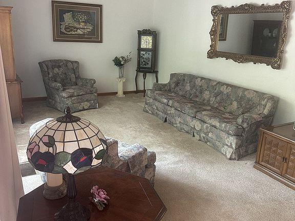 2nd image of 303 Wedgewood Dr