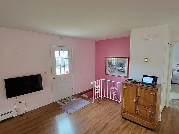 4th image of 490 Red Cedar Blvd
