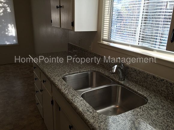 1st image of 5929 Hilltop Dr