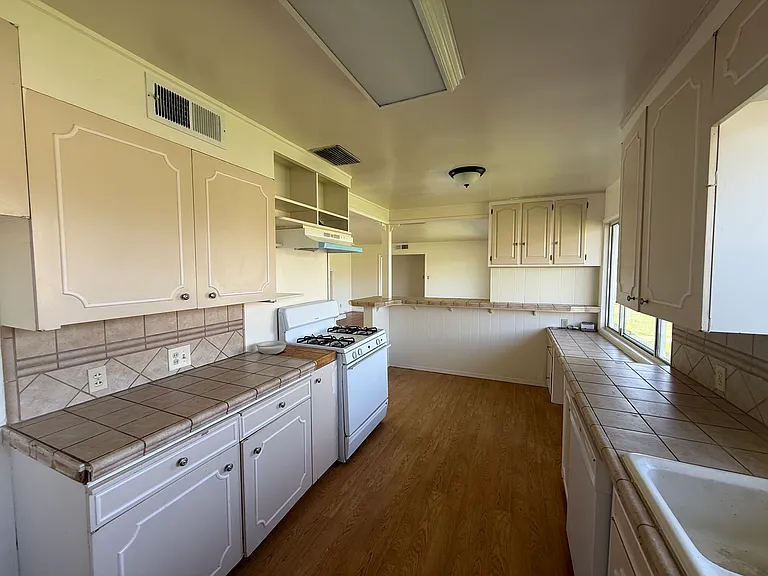 1271 Slaughter Ave — Photo 5