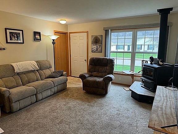 4th image of 1630 Leslie Dr