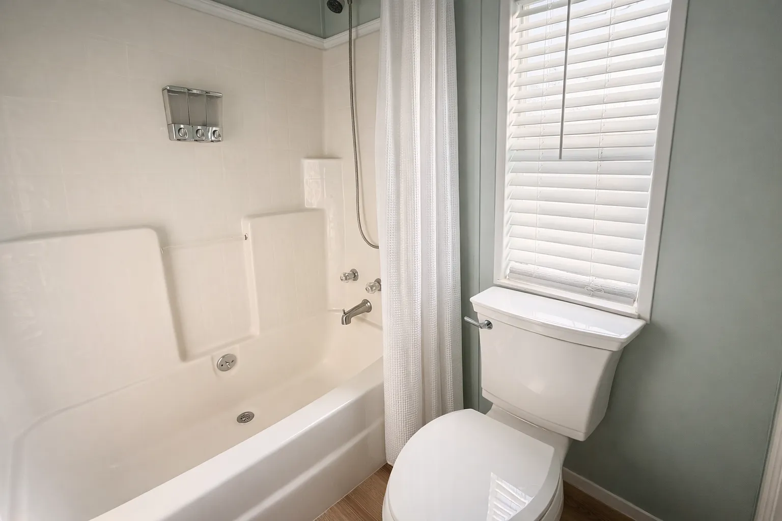 1 bed, 550 sqft, $1,695 — Photo 3