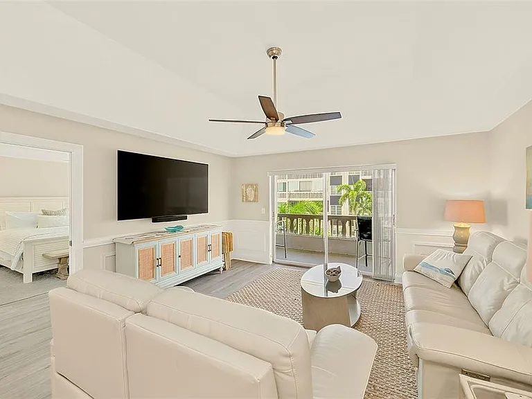 147 Bluff View Dr #304 — Photo 9