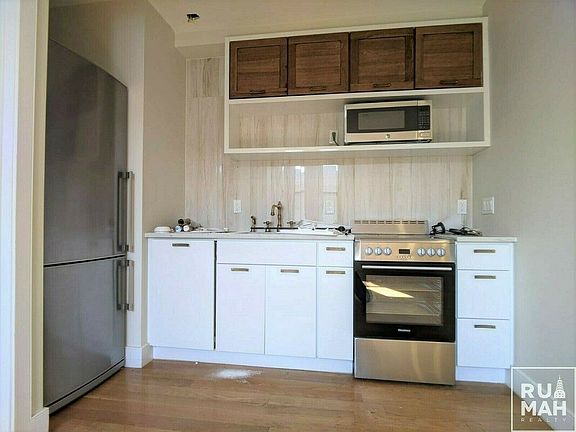 2nd image of 1633 Dekalb Ave #302