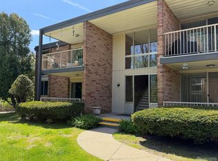 4043 W Maple Rd APT D101, Bloomfield Hills, MI 48301