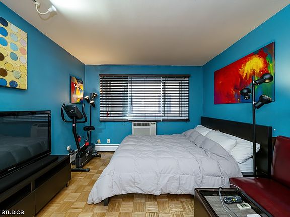 3rd image of 510 W Fullerton Pkwy APT 202