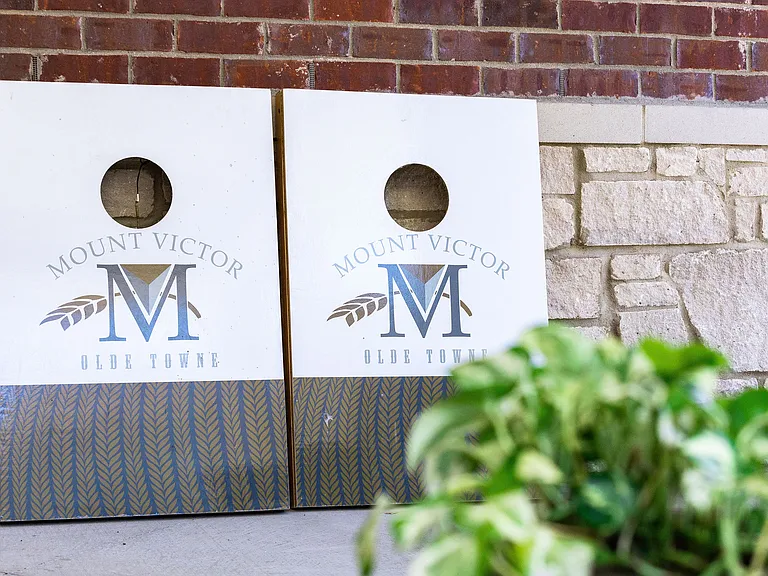 Mount Victor Olde Towne Luxury Apartments — Photo 24