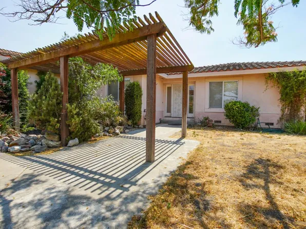 6460 Cabernet Dr, Hollister, CA 95023