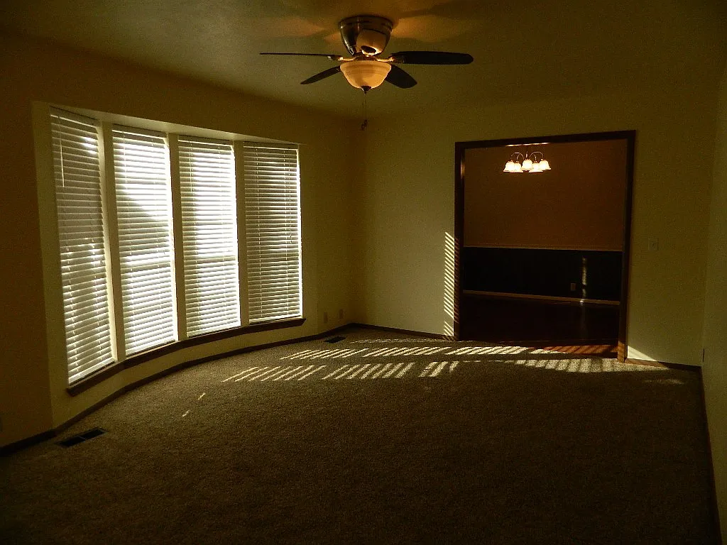 3 bed, 2.0 bath, 1730 sqft, $1,600 — Photo 4