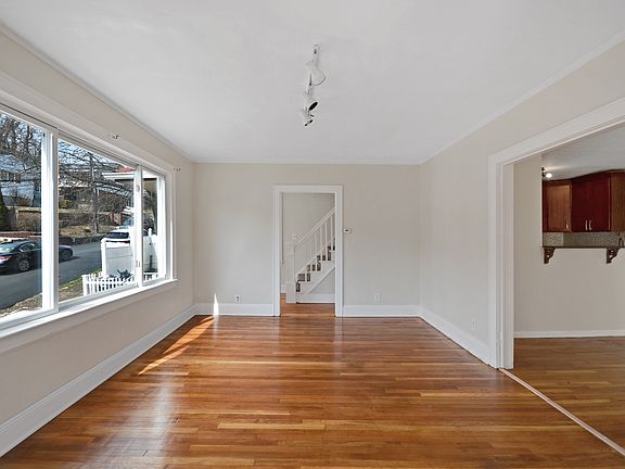 3rd image of 98 Bushey Ave