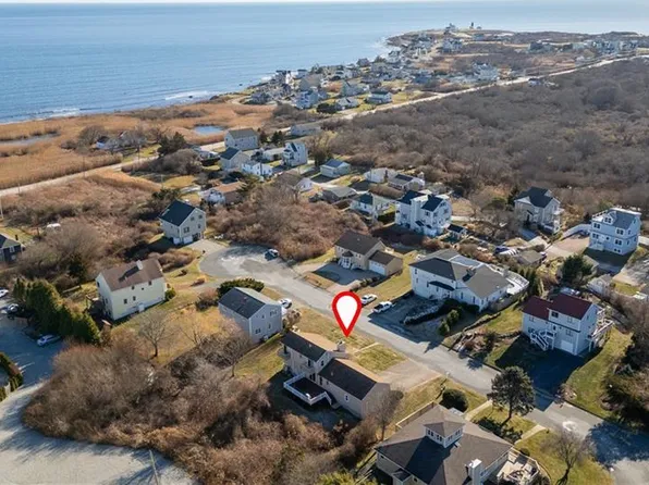 8 Village Ln, Narragansett, RI 02882