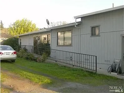 1043 6th Ave photo 1