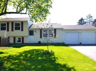 180 Stockton Ln, Rochester, NY 14625