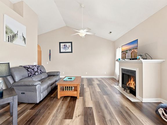 4th image of 909 Leather Leaf Ln.