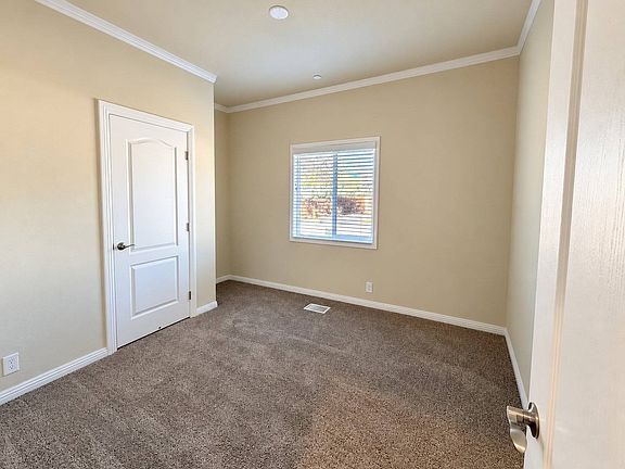 5th image of 718 Sycamore 18