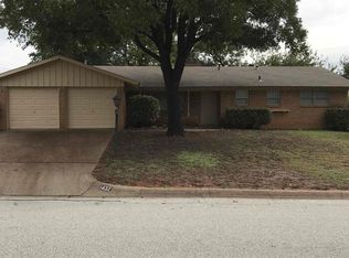 1432 Brookside Dr, Hurst, TX 76053