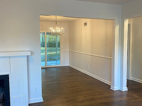 4th image of 1474 E Portland St