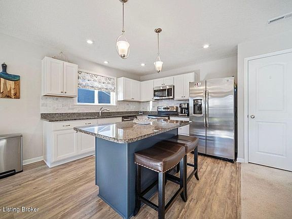 5th image of 216 Mason View Ct